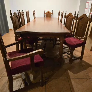 MESA DE COMEDOR DE MADERA MACIZA. !!!URGE VENDER!!