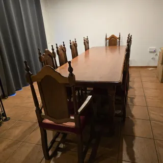 MESA DE COMEDOR DE MADERA MACIZA. !!!URGE VENDER!!