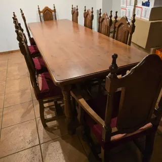 MESA DE COMEDOR DE MADERA MACIZA. !!!URGE VENDER!!