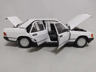 Maqueta Mercedes 190 E Norev Escala 1:18