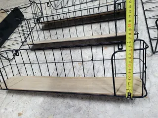 Baldas de pared metálicas con madera