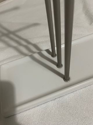 Soporte para joyas plateado y blanco