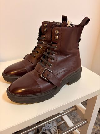Botines Stradivarius granates