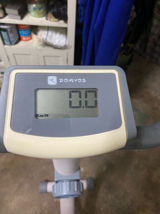 Bicicleta estática blanca y azul nueva con un usos