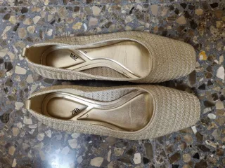 Manoletinas Zara doradas Talla 37