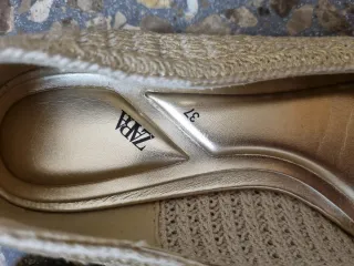 Manoletinas Zara doradas Talla 37