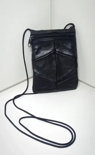 Bolso pequeño de piel negro