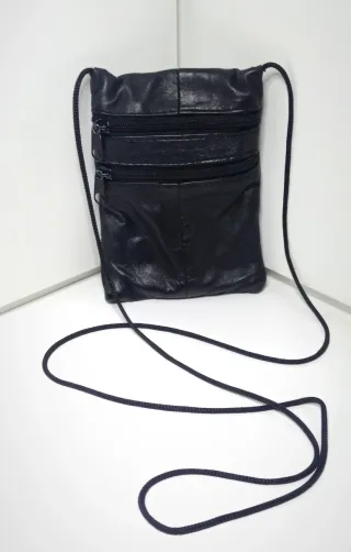 Bolso pequeño de piel negro