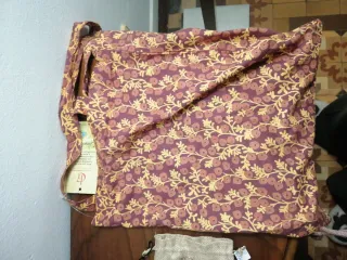 Llavero, colgante y bolsita de tela