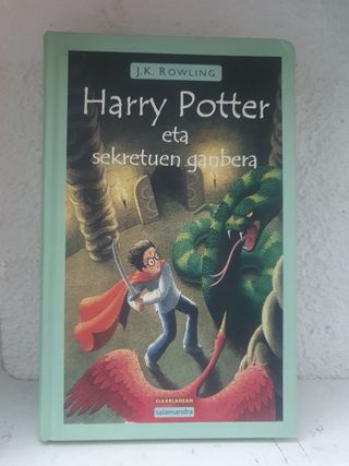 Harry Potter eta sekretuen ganbera (Basque Edit...