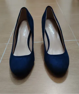 Zapatos de tacón ante azul marino