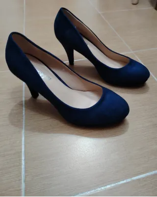 Zapatos de tacón ante azul marino
