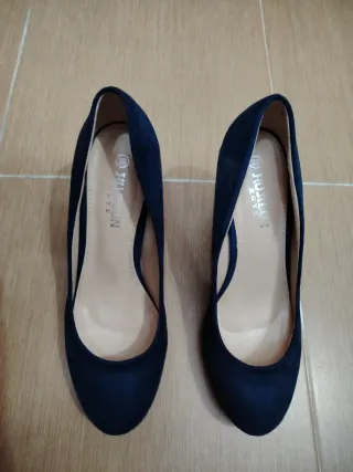 Zapatos de tacón ante azul marino