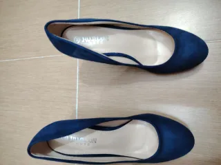 Zapatos de tacón ante azul marino