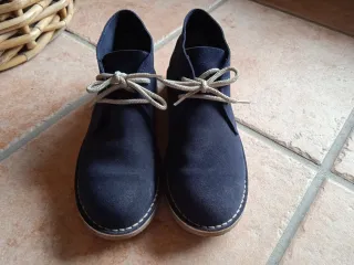 Zapatos niño ante azul marino
