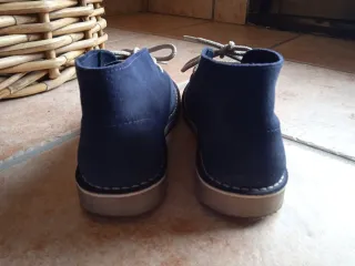 Zapatos niño ante azul marino