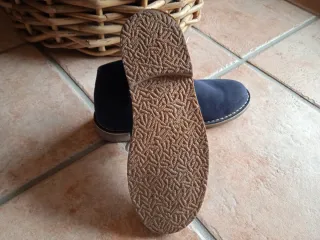 Zapatos niño ante azul marino