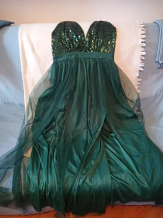 Vestido de fiesta verde lentejuelas y forro.