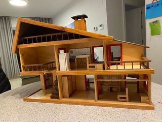 Casa de muñecas de madera