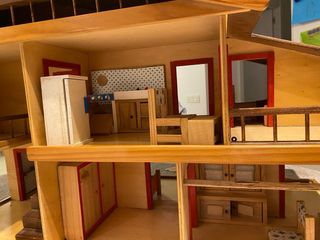 Casa de muñecas de madera