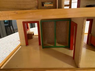 Casa de muñecas de madera