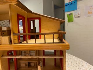 Casa de muñecas de madera