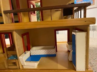 Casa de muñecas de madera