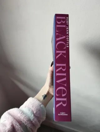 Black River. Un mordisco puede cambiarlo todo /...