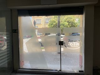 Mampara de cristal con puerta