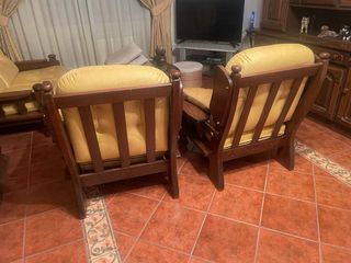 Sofá y 2 sillones de tela y madera
