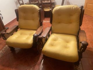 Sofá y 2 sillones de tela y madera