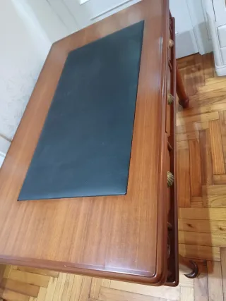 Mesa escritorio estilo inglés madera y cuero