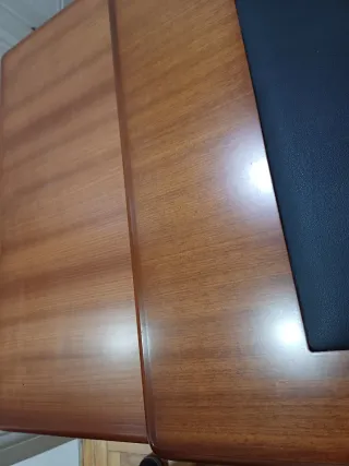 Mesa escritorio estilo inglés madera y cuero