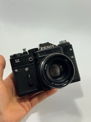 Zenit 11 Cámara Analógica Negra + Flash