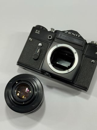 Zenit 11 Cámara Analógica Negra + Flash