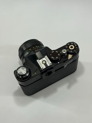 Zenit 11 Cámara Analógica Negra + Flash