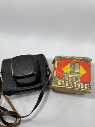 Zenit 11 Cámara Analógica Negra + Flash