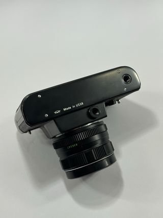 Zenit 11 Cámara Analógica Negra + Flash