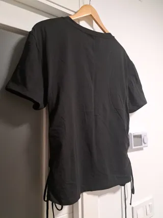 Camiseta H&M negra con cordones Talla L