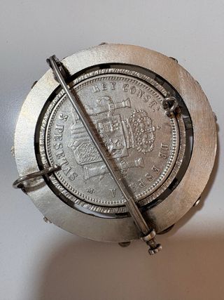 Broche con moneda Alfonso XIII 1888, ENMARCADA