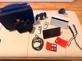 Nintendo Switch OLED Blanca y Negra con juegos