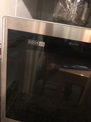 Microondas Whirlpool Negro y gris  cook 25