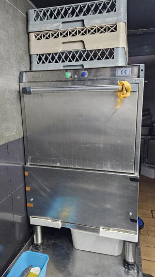 LAVADORA NEVERA LAVAVAJILLAS SECADORA TECNICO