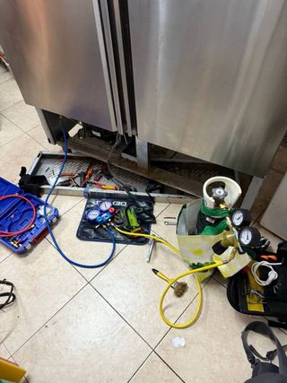 LAVADORA NEVERA LAVAVAJILLAS SECADORA TECNICO