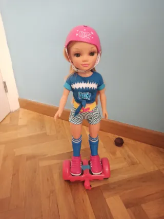 Nancy con patinete eléctrico y funciona.