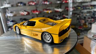 Ferrari F50 HotWheels escala 1:18