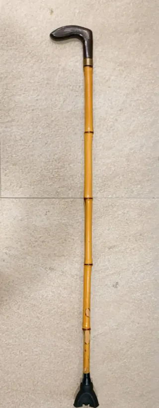 BASTÓN DE MADERA PARA MAYORES CON TACO D SEGURIDAD