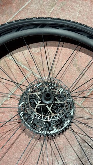 Rueda Gravel completa de Carbono