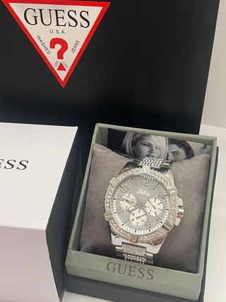 Reloj Guess Plateado y Blanco