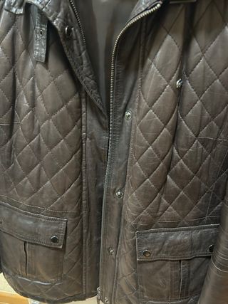 Chaqueta de cuero Lacoste color marrón. Talla 40
